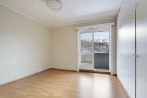 Hovedsoverommet har utgang til solrik balkong.