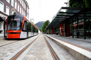 Fra Sydneshaugen er det en kort spasertur til Bybanens endestopp ved Byparken.