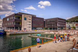 Få minutter til sjø, badeplasser og rekreasjonsområder samt Handelshøyskolen BI. 