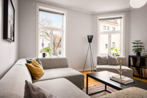 Etter som det er en hjørneleilighet får en masse naturlig lys inn i leiligheten. 