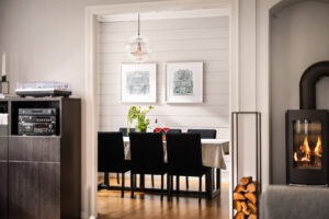 Ildstedet ble montert av AS Varme i 2008. (rentbrennende)