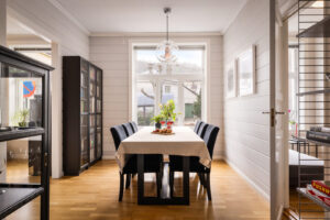 Her er det god plass til familie og gjester. 