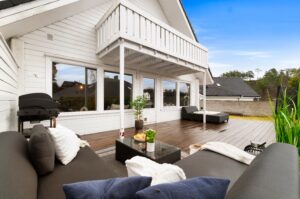 Lun uteplass, perfekt for bruk gjennom sommeren.