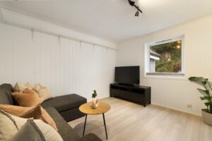 Soverom innredet som ekstra stue / TV-stue.