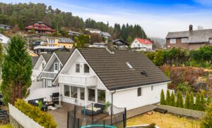 Endebeliggenhet gir ekstra gode utearealer og en luftig plassering i rekken.