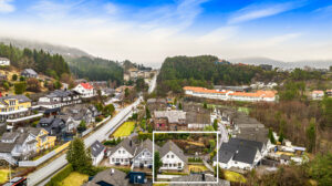 Attraktiv og etablert, med et familievennlig nærmiljø.