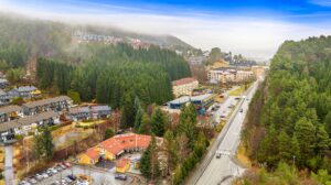 Området kombinerer gode kollektivforbindelser og enkel adkomst med nærhet til natur og rekreasjonsområder.