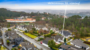 Parkering gjøres enklest ved skolen eller på gjesteparkering.
Velkommen til visning! 