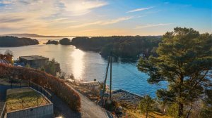 Fra eiendommen er det flott utsyn over Bjørnafjorden og omkringliggende landskap.