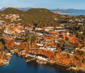 Oversiktsfoto som viser eiendommens plassering i området.
