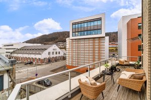 Dette er en av få leiligheter i sameiet som har to private terrasser | I tillegg er det tilgang til felles takterrasse