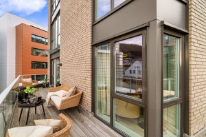 Her er det god plass til både sittegrupper og spisebord