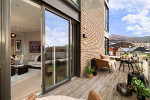 EKSKLUSIV 4-ROMS ENDELEILIGHET MED TO PRIVATE TERRASSER