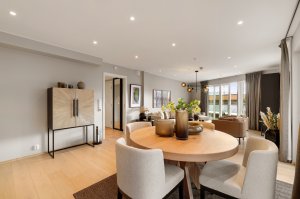 Vannbåren gulvvarme og balansert ventilasjonsanlegg med varmegjenvinning gir godt inneklima til leiligheten