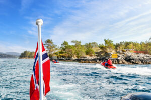 Hjellestad er kjent for båtliv, seilermiljø og egen jet-ski klubb. 
