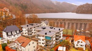 Sameiet ligger like ved Svartediket og ved porten til byens flotteste turterreng ved Svartediket, Isdalen, Fløyen og vidden. 