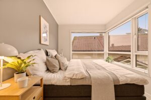 Romslig hovedsoverom på 10,3 m²
