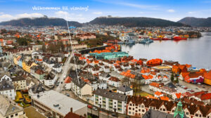 Boligen har en utmerket beliggenhet i Amalie Skrams vei med umiddelbar nærhet til nærbutikk, kort avstand til bussforbindelse og ypperlig turterreng samt gåavstand til sentrum.