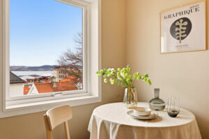 Her kan man innta måltidene og skue utover nærområdet.