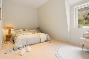 Soverommene er hhv. 12.2 m² og 12.5 m² 