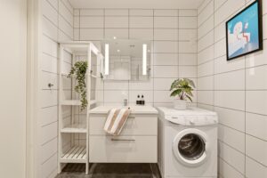 Praktisk løsning med opplegg for vaskemaskin