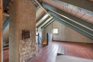Loftet er godkjent som tilleggsdel/"loft", dvs. til oppbevaring etc. 