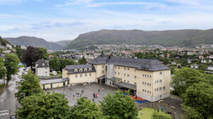 Minde skole befinner seg en kort rusletur unna Grønnestølsveien (1-7 klasse).