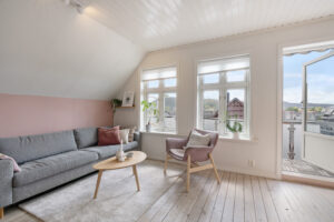 MODERNE FARGEVALG OG GODE LYSFORHOLD
