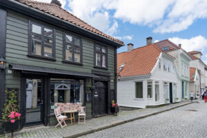 KOSELIG NABOGATE MED NÆRBUTIKK LIKE VED