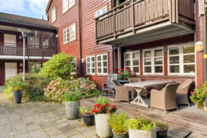 Fellesterrasse utenfor borettslagets fellesstue 