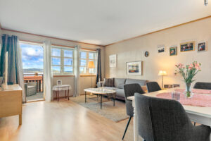 Lys og innbydende stue 
