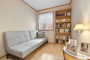 Leilighetens andre soverom er 8.9 m² 