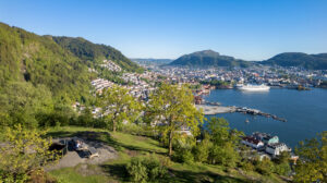 Det er også bare få minutter opp til starten av Fjellveien hvor du får tilgang til praktfulle turterreng 