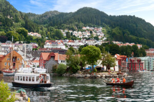 De maritime omgivelsene gir også nærhet til Kystkultursenteret som ligger i strekket på vei inn mot Bergen sentrum
