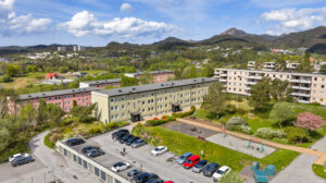 Smiberget borettslag har 348 nummererte parkeringsplasser. Pris for leie av parkeringsplass utgjør kr 90,- pr. måned. Søknad om parkering må fremmes til styret.