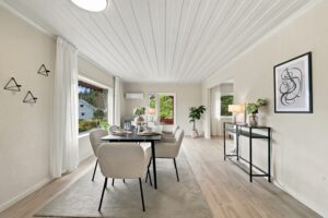 Stuen har plass til sofagruppe og møblering tilpasset egne behov.