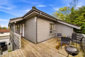 Beboerne har tilgang til en felles terrasse mot nordvest.