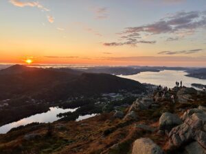 Solnedgang på Løvstakken anbefales å oppleve:)