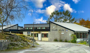 Olsvik skole ligger kun ca. 2 minutters gange fra boligen – en stor fordel for barnefamilier.